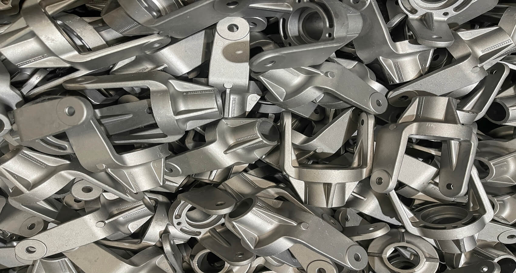 Cilindretto inox vs graniglia inox sferica: scegliere l'abrasivo giusto per il processo di sabbiatura