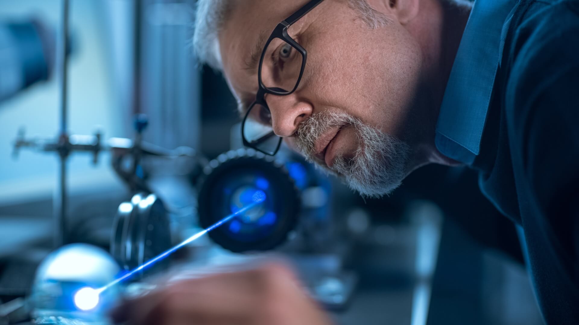 Placchette Almen misurate con laser: precisione e tracciabilità per la pallinatura moderna