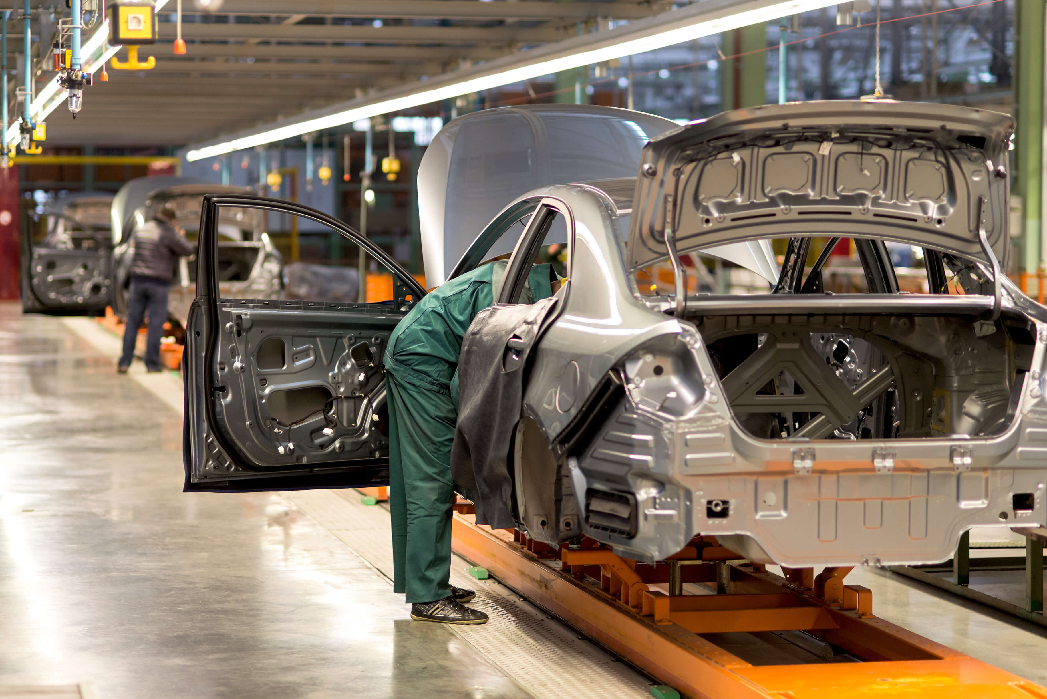 Settore automotive: linea di produzione industriale per l’assemblaggio di componenti automobilistici